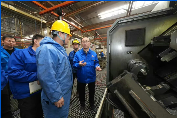 【工匠風采】“大國工匠” 田浩榮走進陜汽開展“匠心智造 忠誠奉獻”專題講座